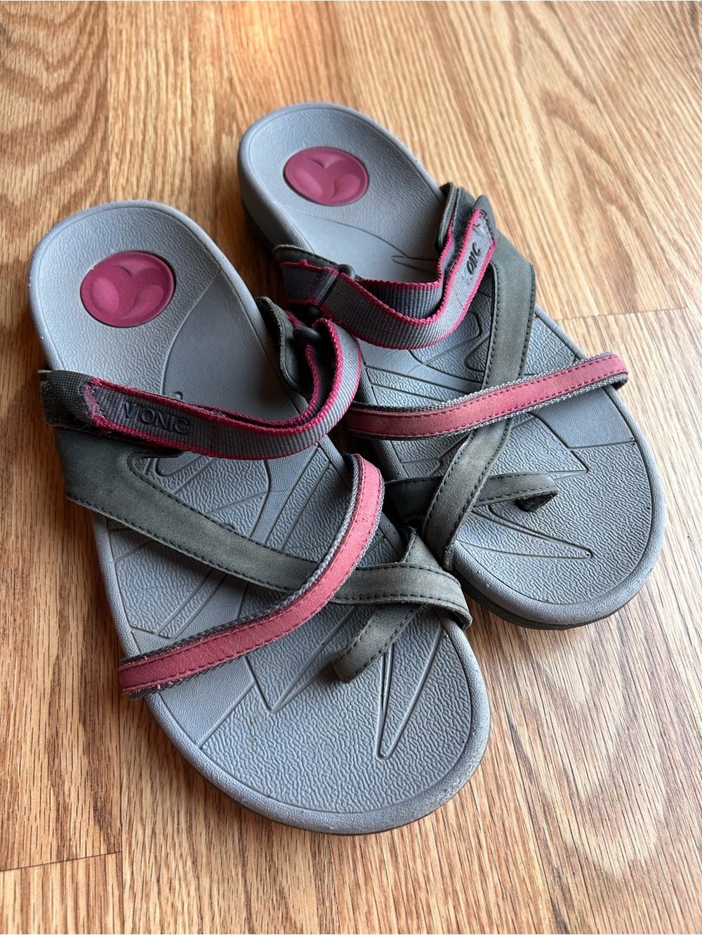 Vionic size 8 Gray Footbed Sandals with Pink Trim